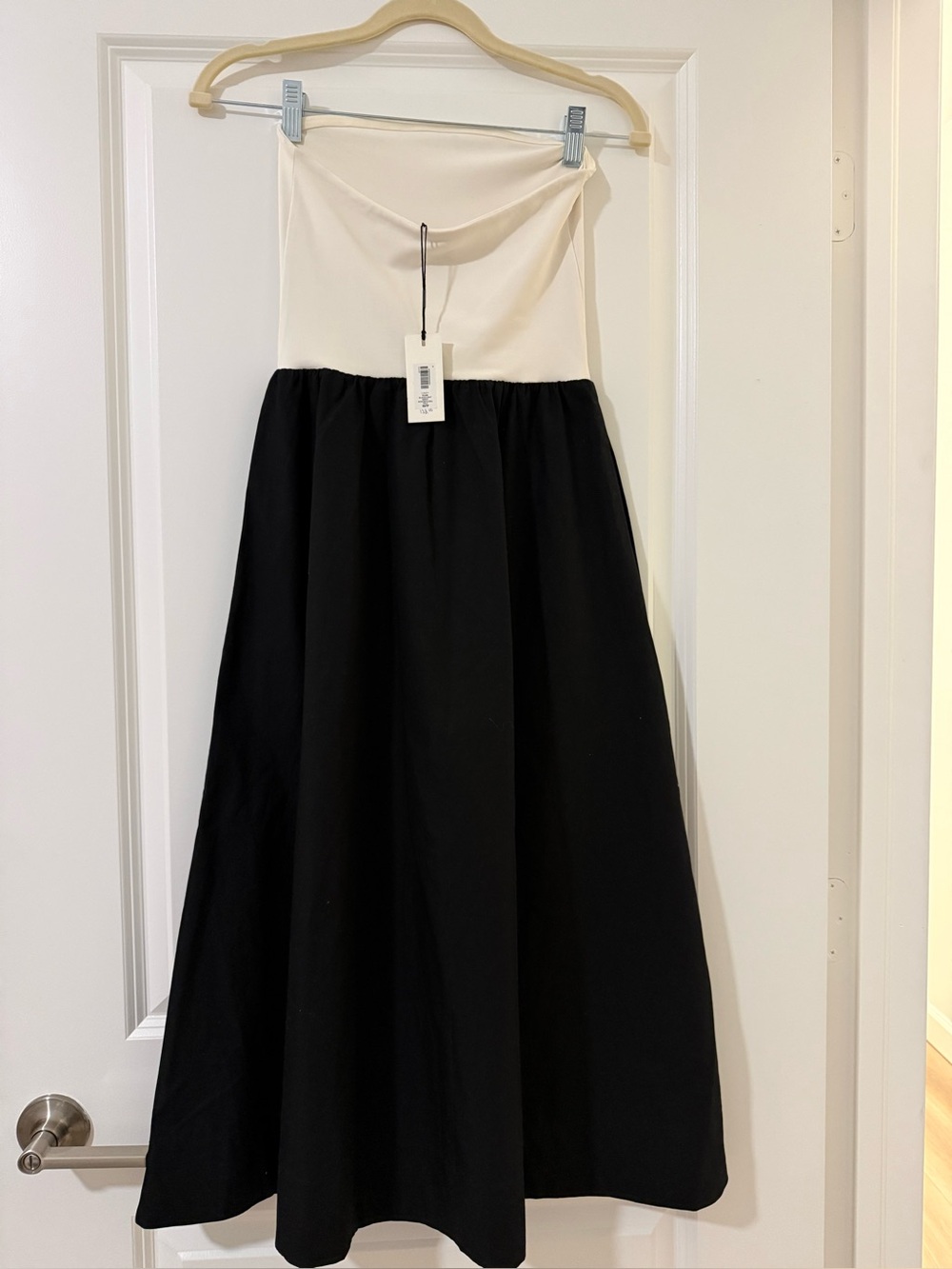 Aritizia Babaton Fluid poplin dress black/light birch XS